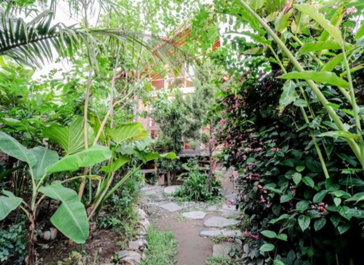 Lorong Homestay Бантул Екстер'єр фото