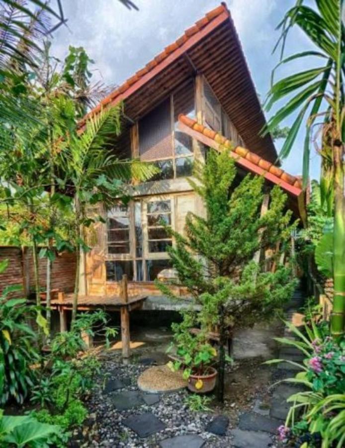 Lorong Homestay Бантул Екстер'єр фото